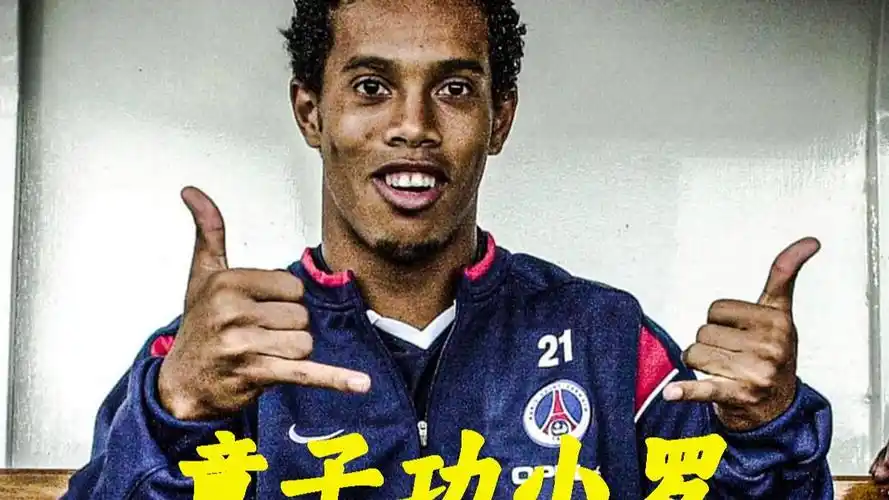 员在赛场内