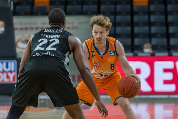 战术时显得 战术时显得